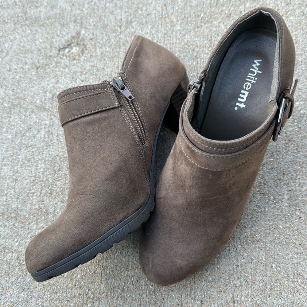 Like New! Whitemt. Heeled Booties